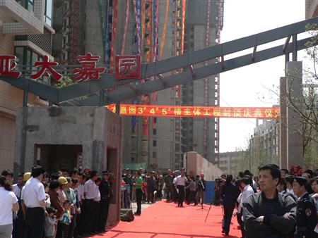 “pp电子嘉园”：庆新颜高楼林立 奏凯歌华丽新篇