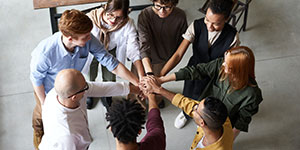 社会为pp电子造就机遇，pp电子为社会创造价值；以市场营销为龙头，为市场提供一流产品，在市场竞争中创新成长；以优异的业绩感恩社会，以满意的回报关爱员工；做有责任的企业，当时代的骄子；优秀团队，共筑梦..